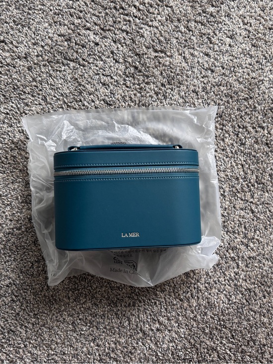 La Mer Handbags - La Mer The Celestial Medium Vanity Cosmetic Bag – Teal